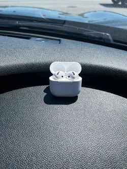 AirPod 4 noise cancellation