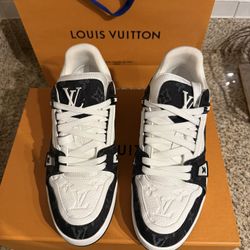 Lv Trainers 7 1/2 They Run Big!! Will Fit 9 1/2 