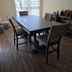 Black Furniture Row Dining Table And 4 Chairs