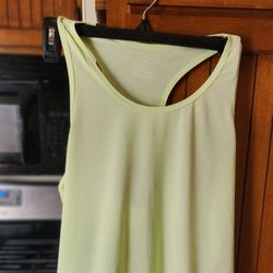 MEDIUM WOMANS TEK GEAR ACTIVEWEAR TOP GREEN NWT