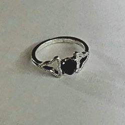 LADIES NEW SIZE 6 ONYX SILVER ROMANTIC  RING