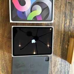 iPad Air 4 With Magic Keyboard 