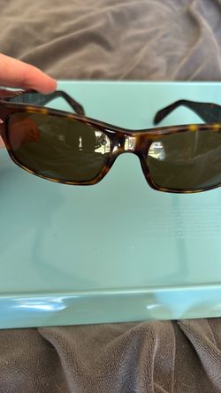Person sunglasses