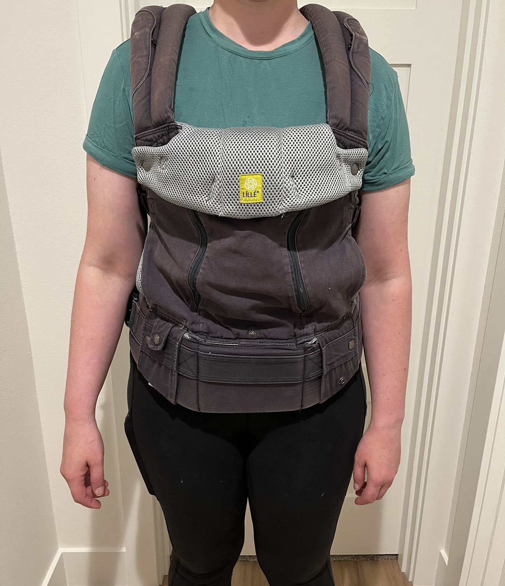 LILLEbaby 6-in-1 All-Seasons Baby Carrier