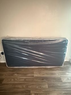 Twin Mattress / Twin Bed