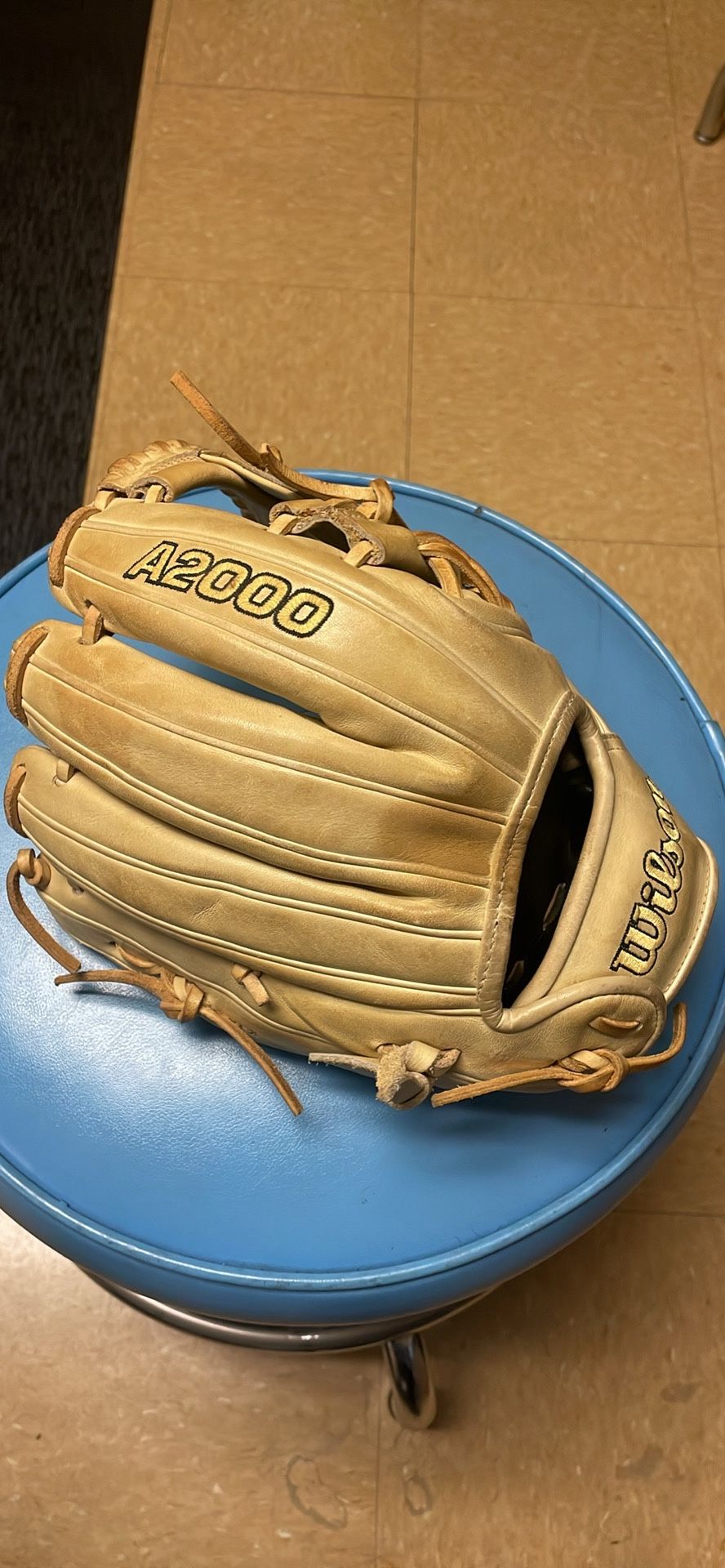 Used In Great Condition Wilson A2000 Prostock DP15 Blonde Color size 11.5