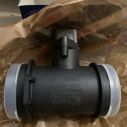 NIB Mass air flow Sensor BOSCH Mercedes