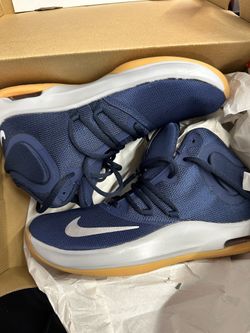 Mens Nike Air Versatile Basketball shoes
