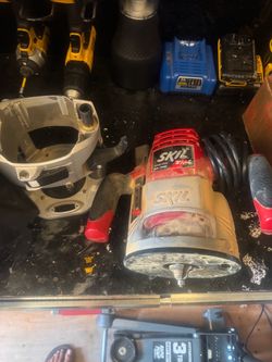 SKIL Variable Speed Router with Base