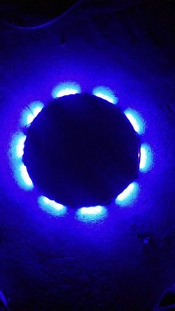 Instalamos luses LED en carros motos y cuatrimotos y . Colores como azul blanco rojo verde. Multicolores y arroz LED en rines