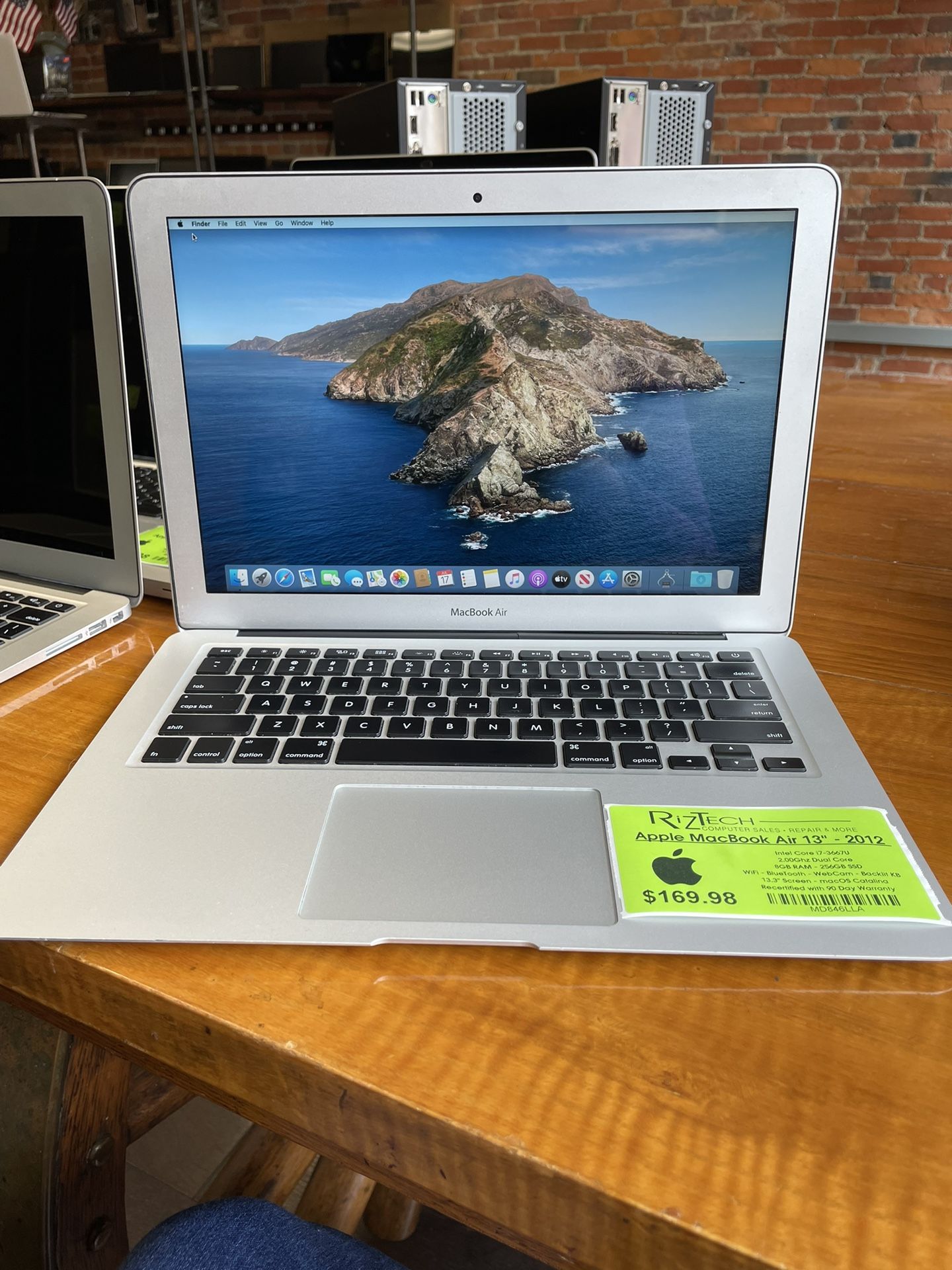 Apple MacBook Air 13" 2012 Intel Core i7-3667U 2.00Ghz Dual Core 8GB RAM 256GB SSD