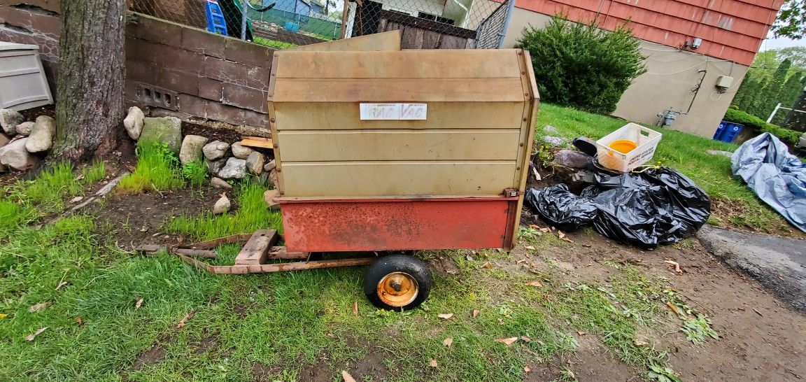 TRAC VAC Enclosed Yard Cart - tires have slow leaks good shape otherwise