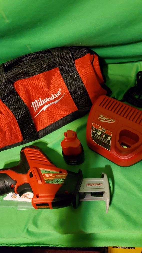 Milwaukee M12 Hackzall/Reciprocating Saw & Battery & Charger & Bag