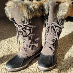 Brand New Snow boots Size 7. Never worn. Make Offer.