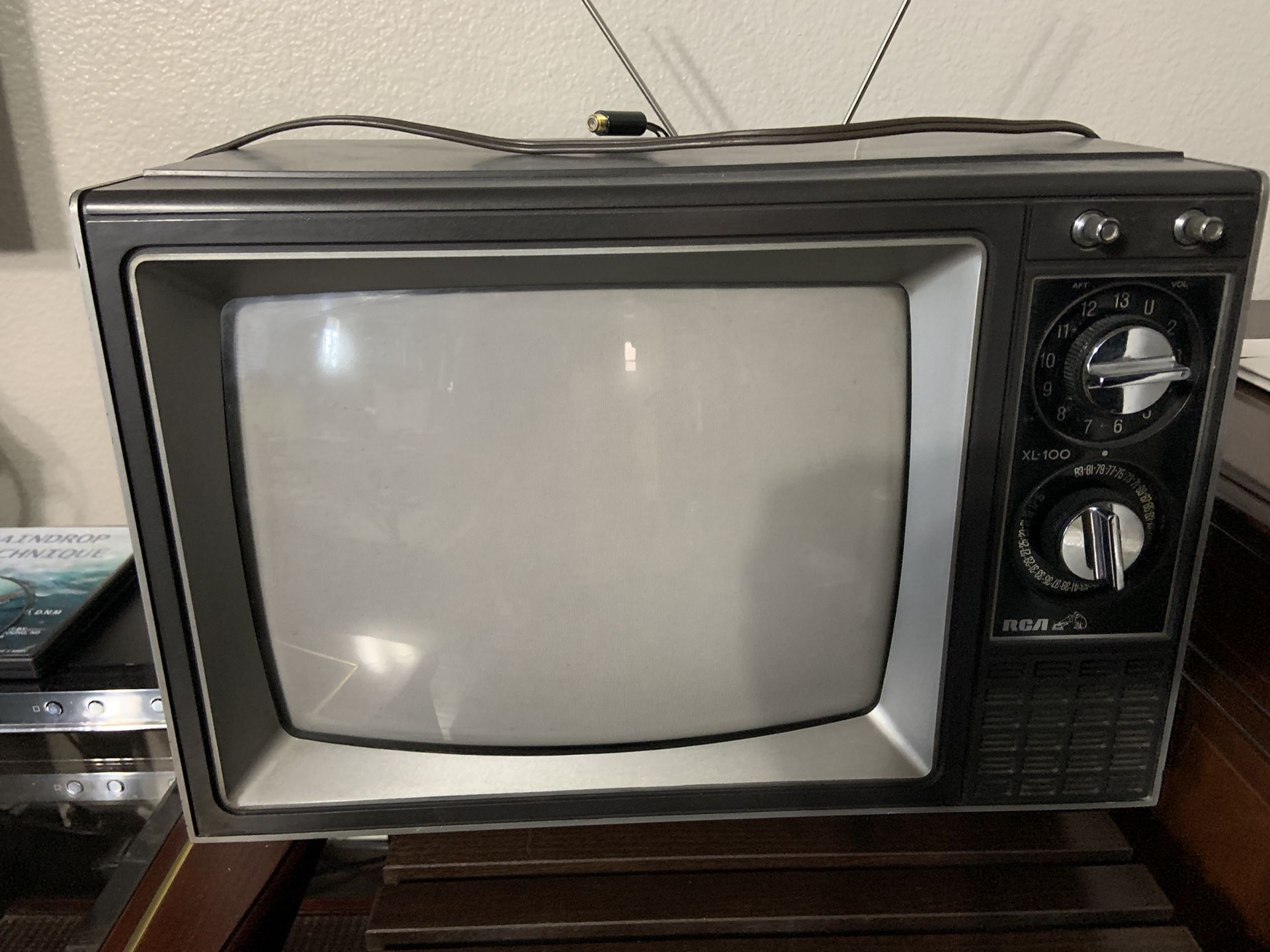 Vintage RCA 13” XL-100 Model EFR330S