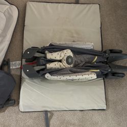 Graco pack N Play With Extras