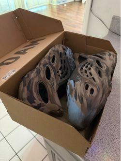 YEEZY Foam Runner - Size 7