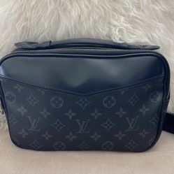 Men's Louis Vuitton Cross Body Bag for Sale in Los Angeles, CA