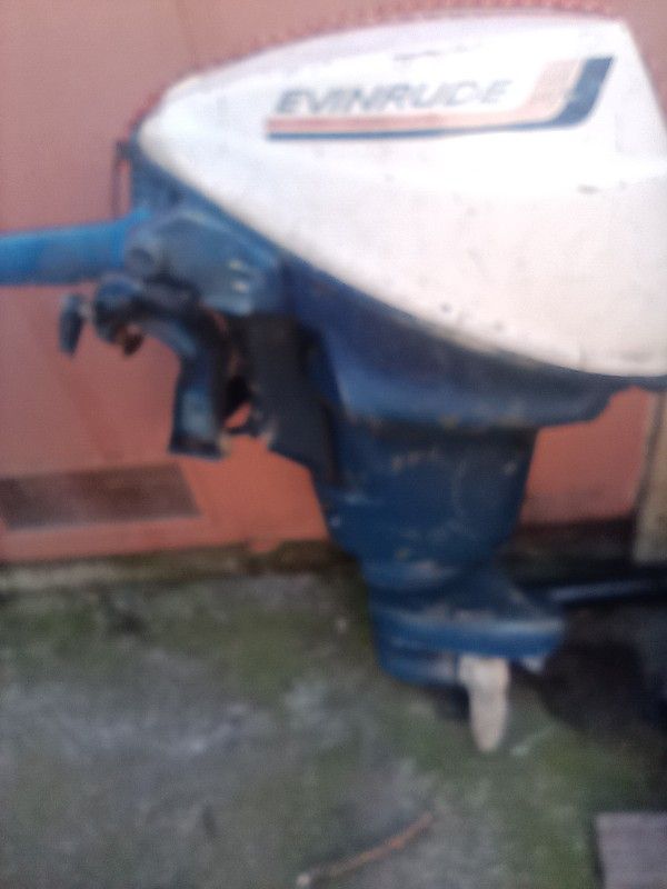 Evenrude 9.5 HP Outboard Motor