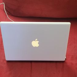 MacBook Laptop 