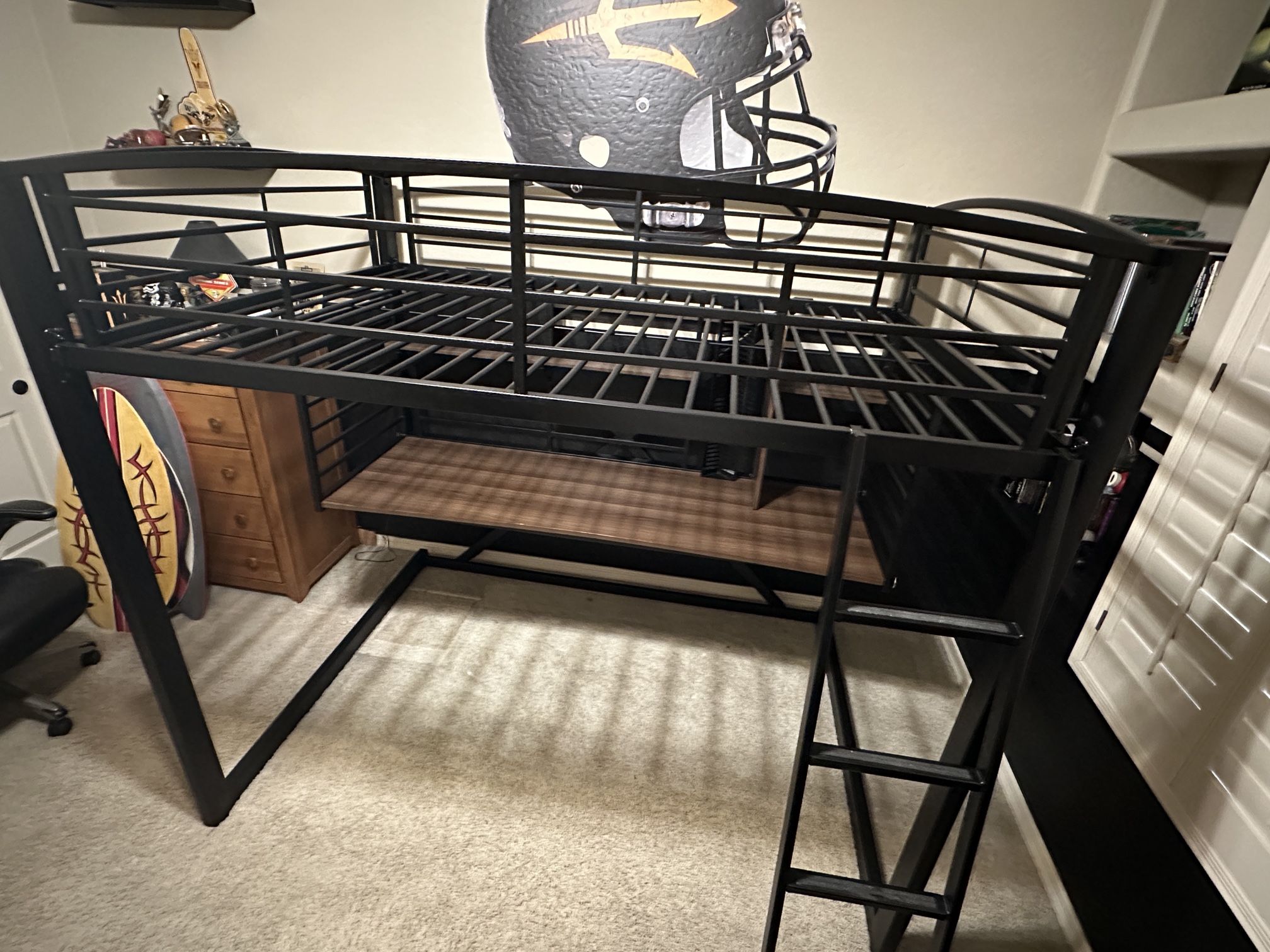 Sturdy Full Size Loft Bed With Desk