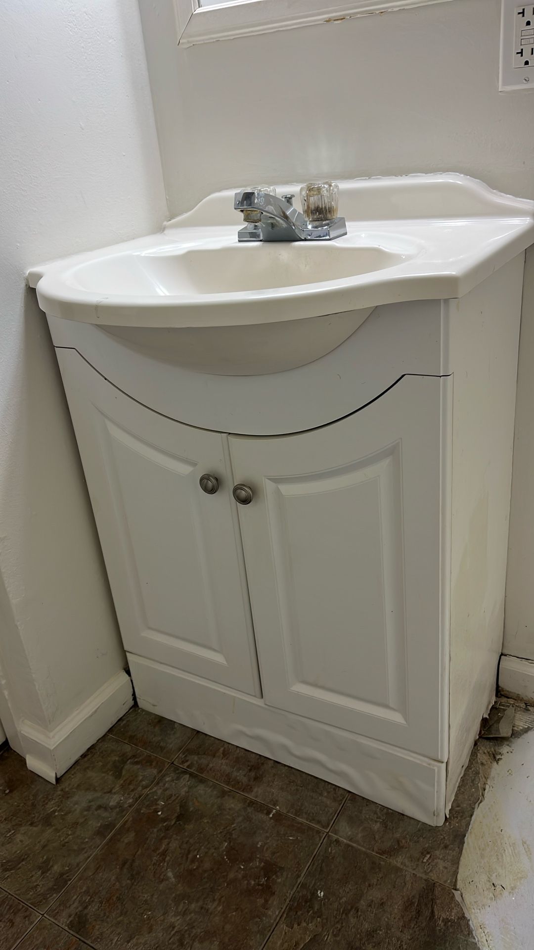 Bath vanity