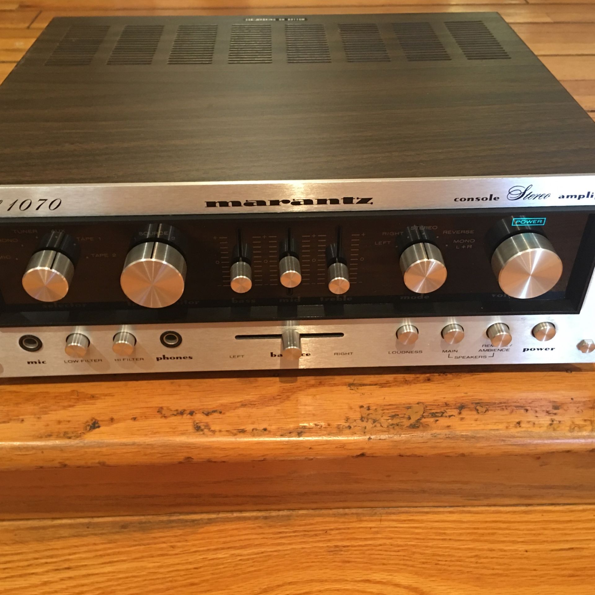 MARANTZ 1070 Amplifier
