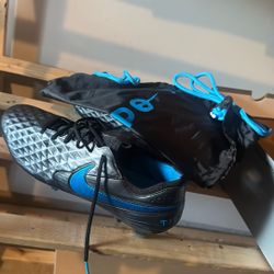 Black And Blue Nike Cleats W/dustbag