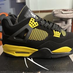 Jordan 4 Yellow Thunder Size 8.5 