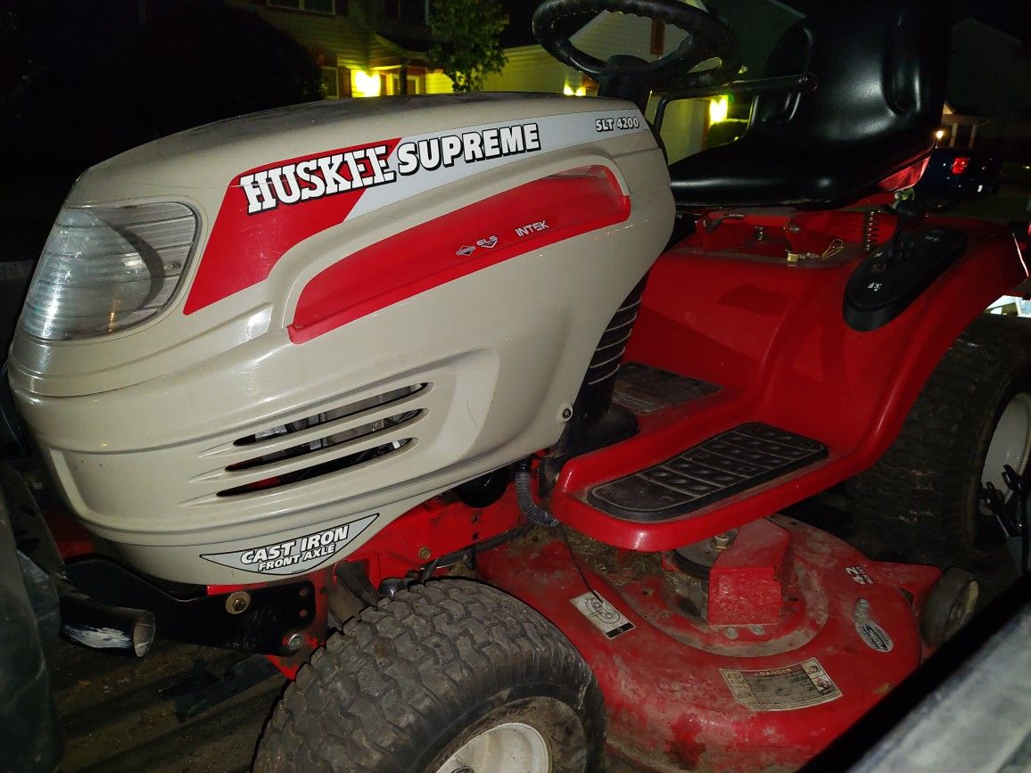 Huskee 42 Inch Riding Mower With A Good Running Briggs And