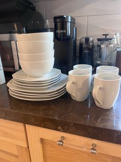 White Dinnerware Set