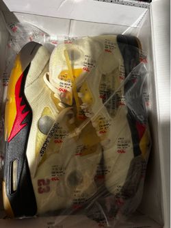 Off white sail size 10.5 og all