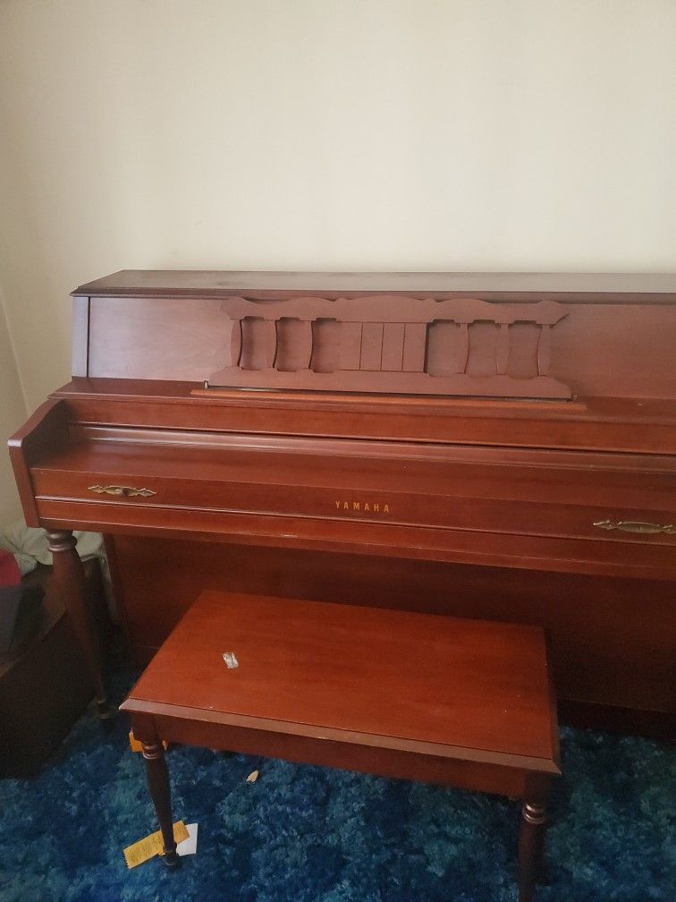 Yamaha Piano-Excellent Condition W/ Stool -$250