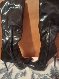 BB Knee High Stilleto Boots Size 4.5