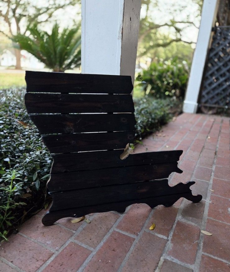 Stained Wooden LOUISIANA Plaque Customizable Rustic