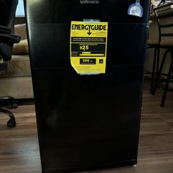 Upstreman 3.2 Cu.Ft Mini Fridge with Freezer, Single Door Mini Fridge, Adjustable Thermostat, Mini Refrigerator for Bedroom, Office, Dorm