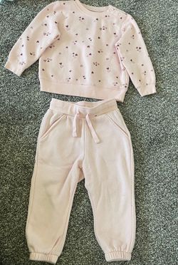 Baby Girl Sweater And Sweatpants 