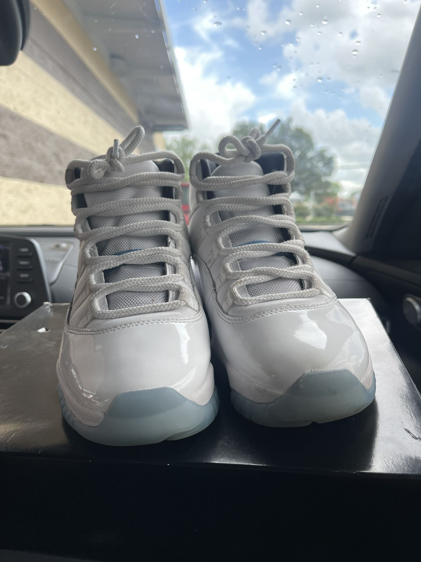 Jordan 11 Retro Legend Blue (2024)