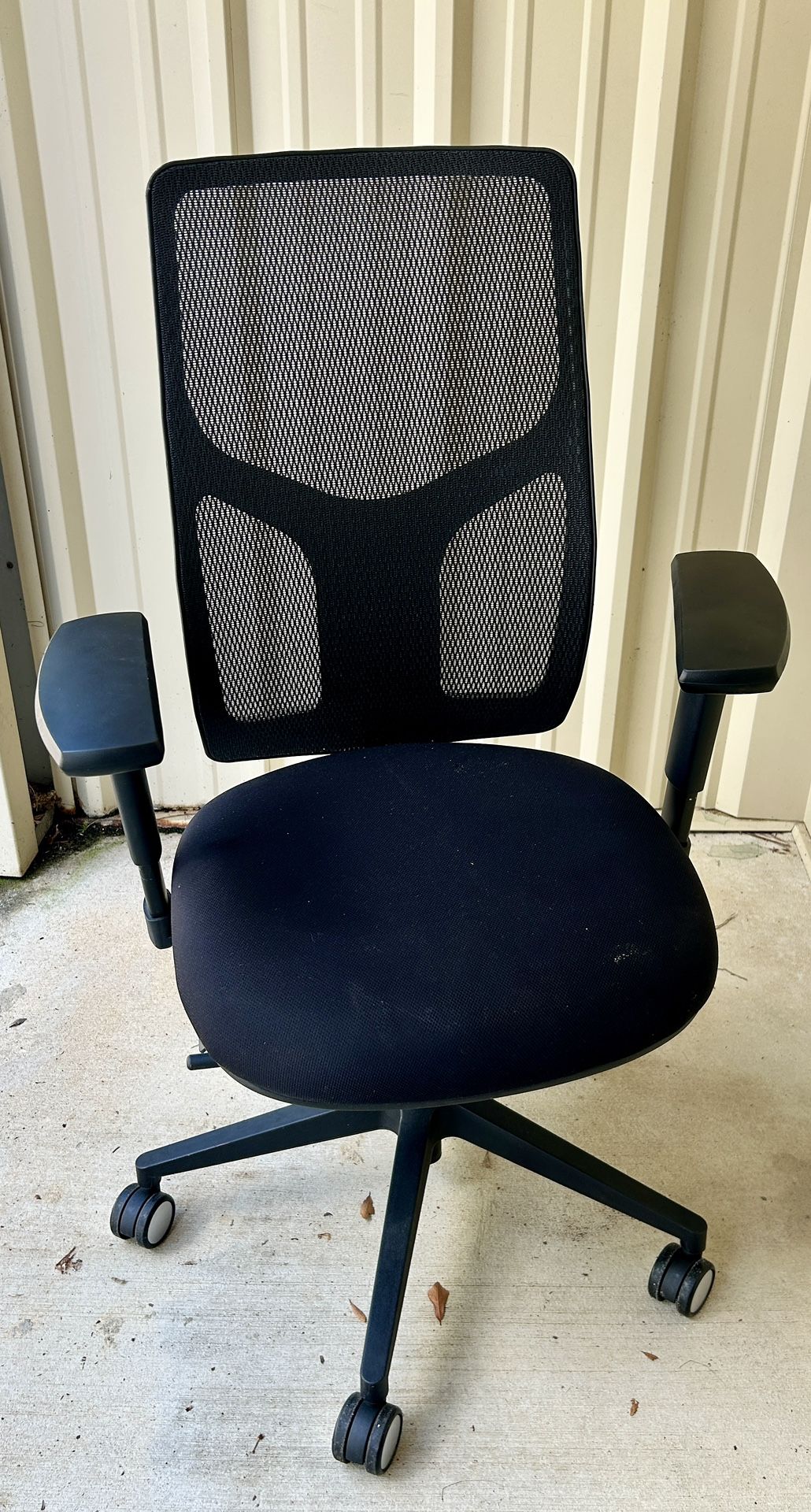 Mesh Swivel Desk Chair – Used, Good Condition