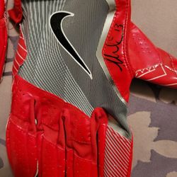 Mike Evans Signed Buccaneer Football Gloves