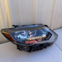 2017-2019 Left Front Highlights Nissan Rogue