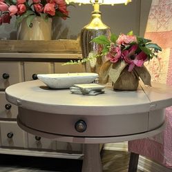 Vintage Inspired Bassett Solid Oak End Table 