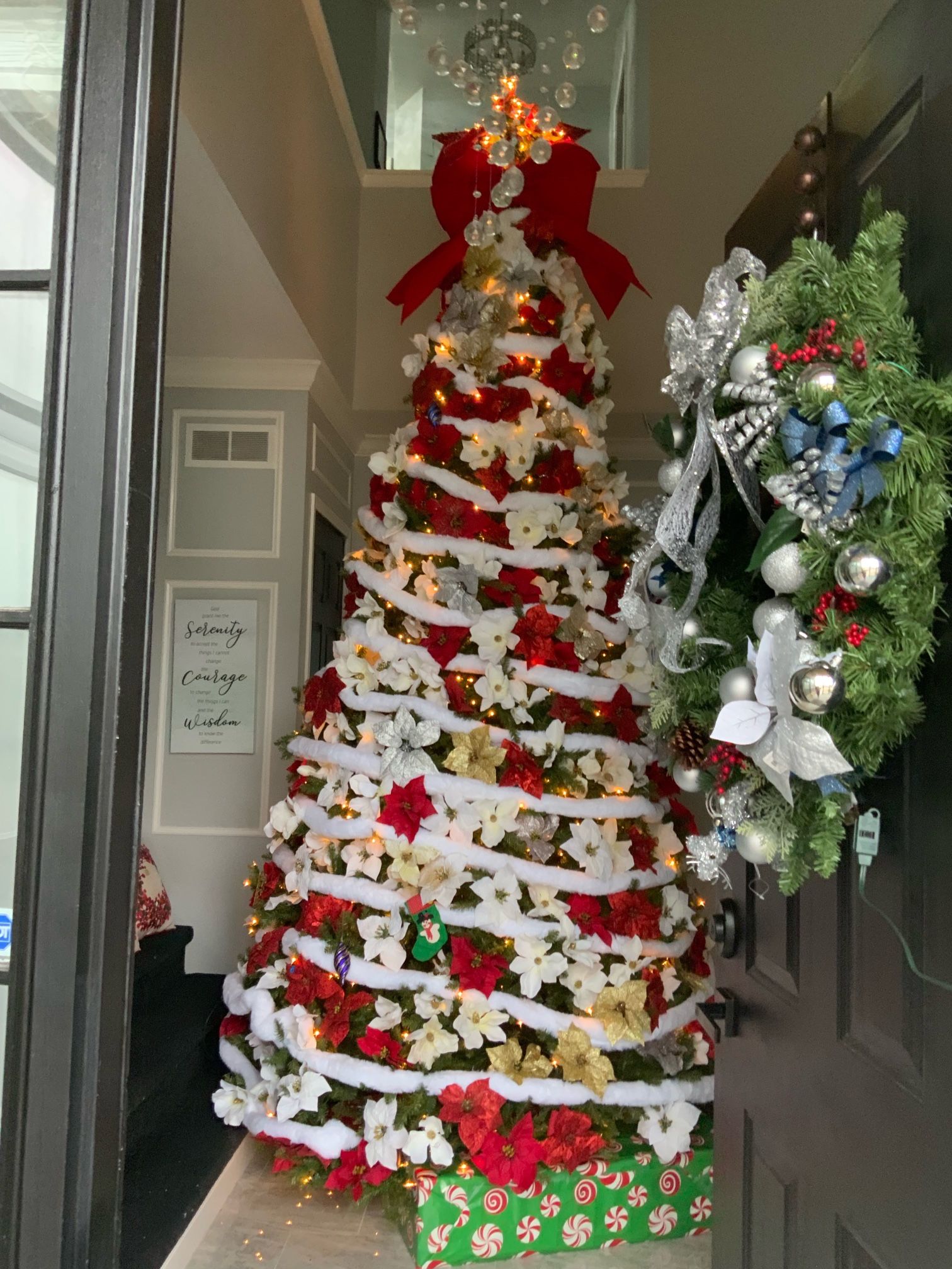 13 Ft Christmas Tree And Decorations Seen In Pic