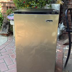 Magic chef Small Fridge