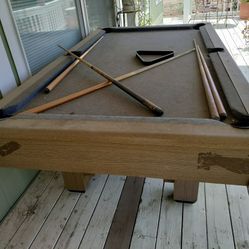 Pool table 