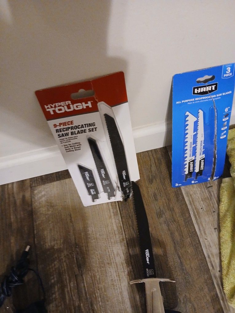 Brand New Hyper Tough Hand Held Saw With Saws To Go With It