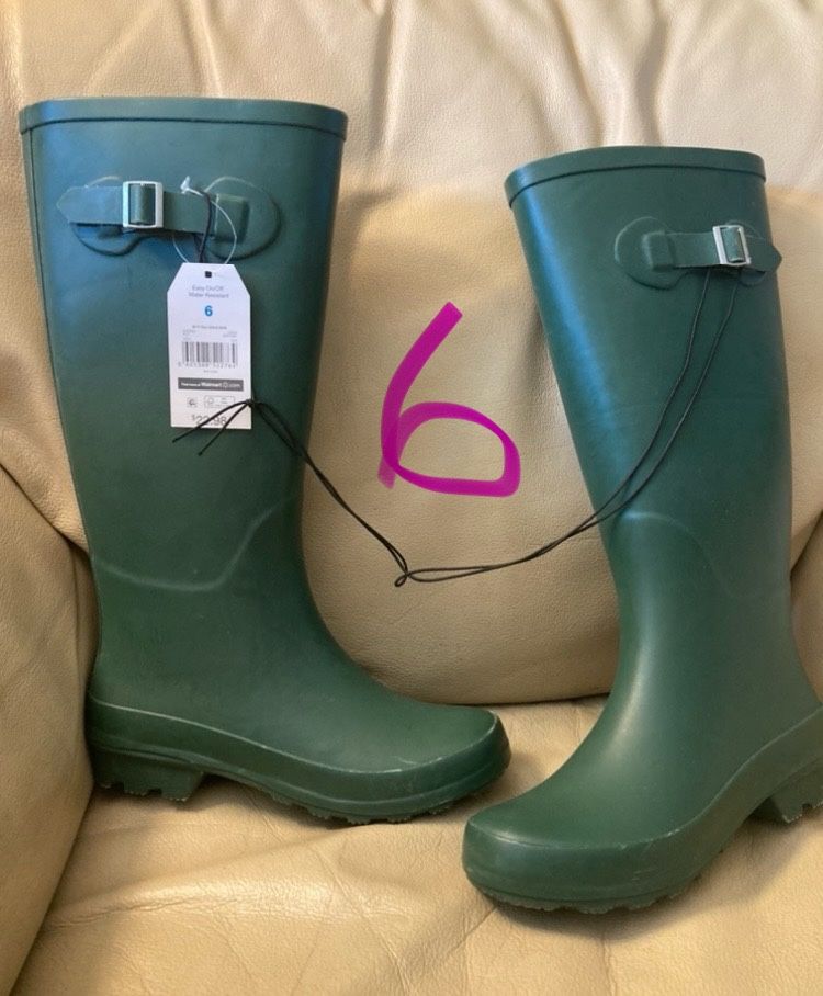 Available 👈Tall Rain Boots Women’s Size 6 ❗️New