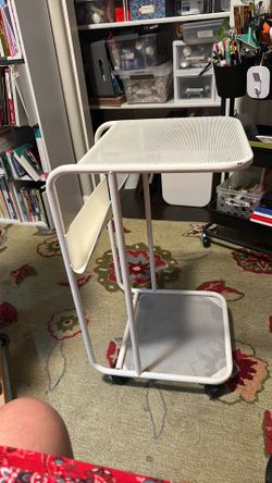 Rolling tray table