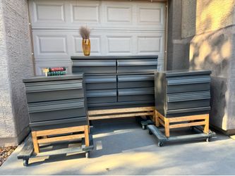 Mid-Century Modern Dresser and Nightstand Set in Urbane Bronze