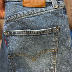 Women’s Levi’s Size W28 L29 Hi Rise 